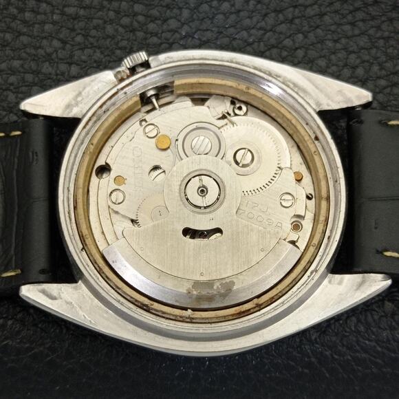 Vintage 1984 Seiko Automatic Mens Silver Watch W/daydate & Blue accents - Picture 9 of 10